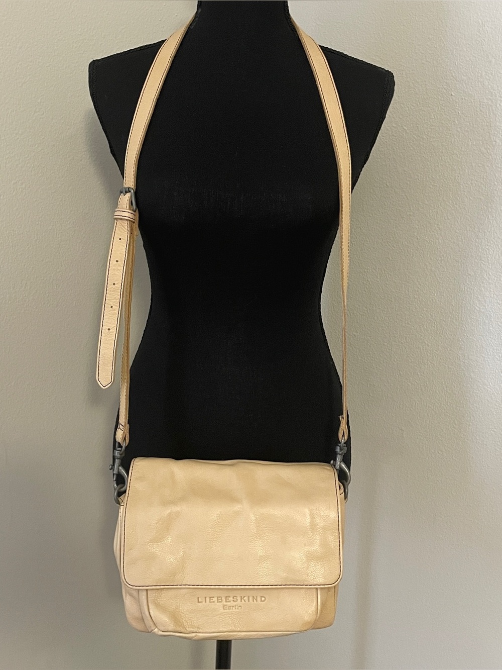 LIEBESKIND BERLIN Beige/Nude‎ Calista Leather Crossbody Bag Preppy Cool Girl